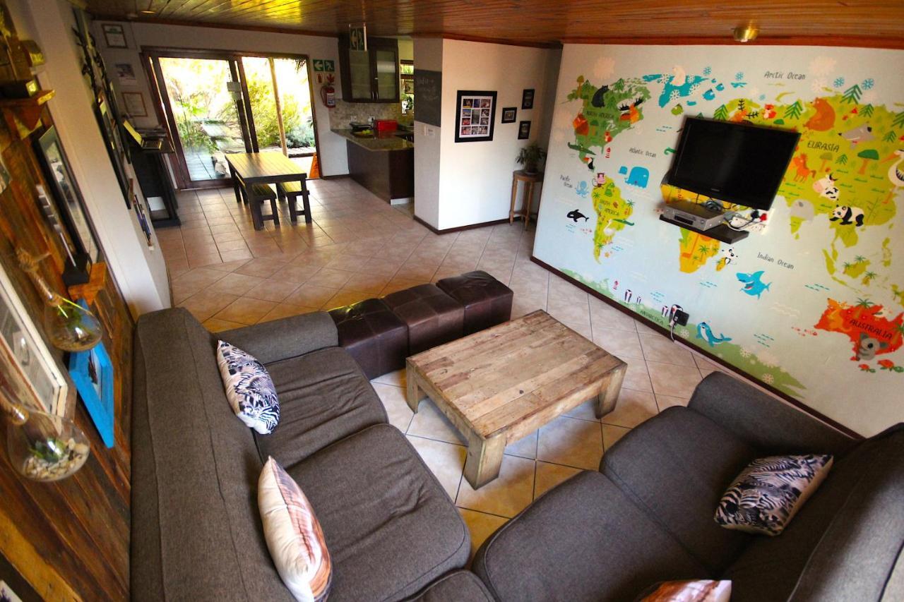 Saltycrax Backpackers And Surf Hostel By Curiocity Bloubergstrand Exterior photo