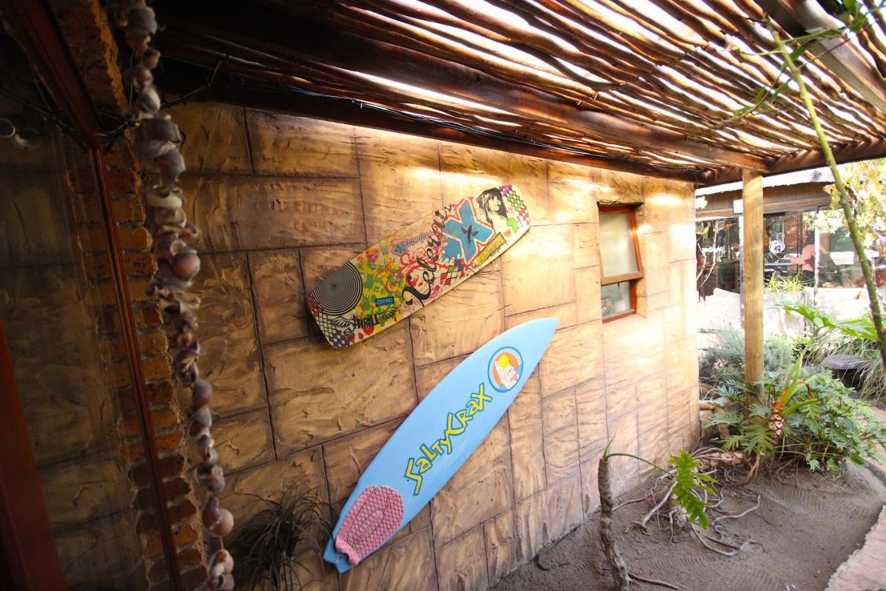 Saltycrax Backpackers And Surf Hostel By Curiocity Bloubergstrand Exterior photo