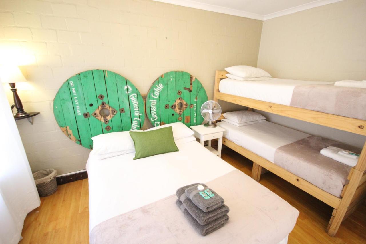 Saltycrax Backpackers And Surf Hostel By Curiocity Bloubergstrand Exterior photo