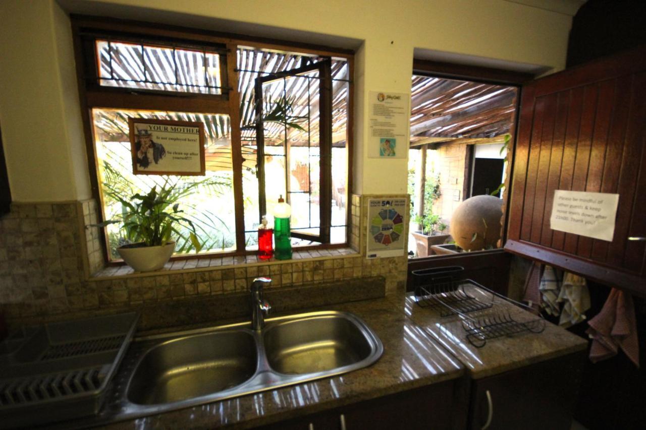 Saltycrax Backpackers And Surf Hostel By Curiocity Bloubergstrand Exterior photo